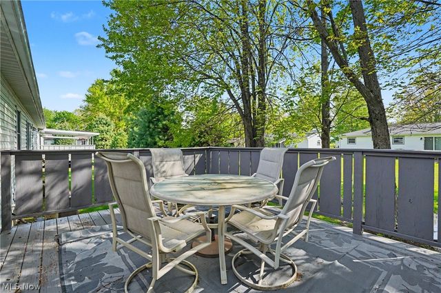 17 Harneds Landing, Cortland, OH 44410