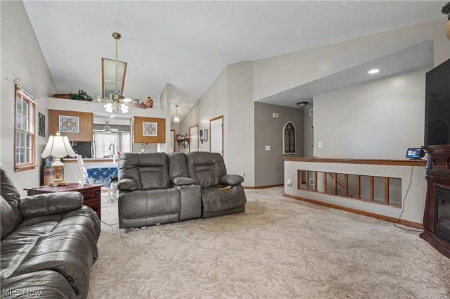 17 Harneds Landing, Cortland, OH 44410