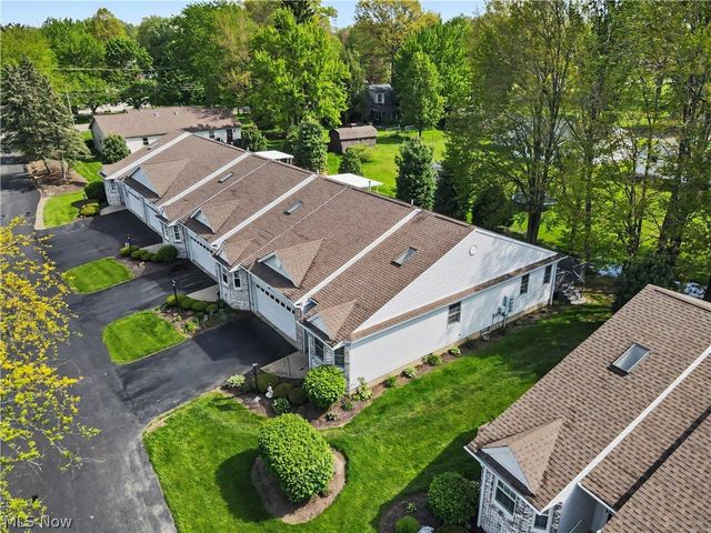17 Harneds Landing, Cortland, OH 44410