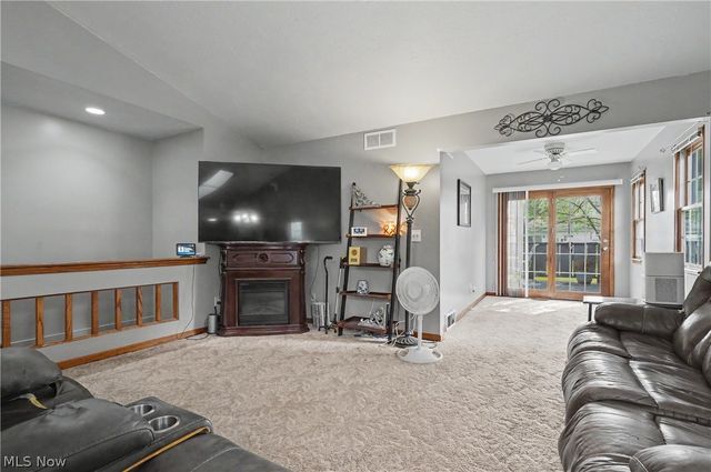 17 Harneds Landing, Cortland, OH 44410