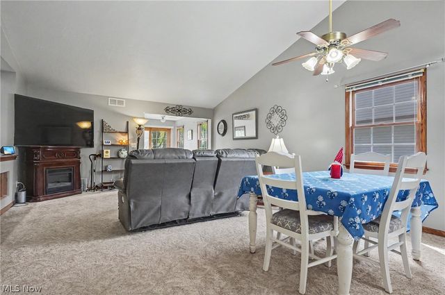 17 Harneds Landing, Cortland, OH 44410