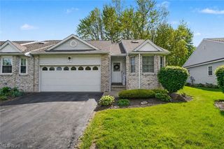 17 Harneds Landing, Cortland, OH 44410
