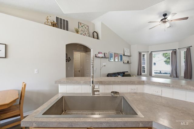 65 N Jefferson Pl, Nampa, ID 83651