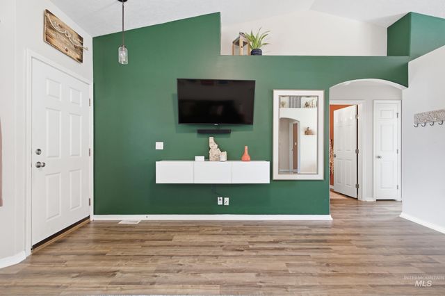 65 N Jefferson Pl, Nampa, ID 83651