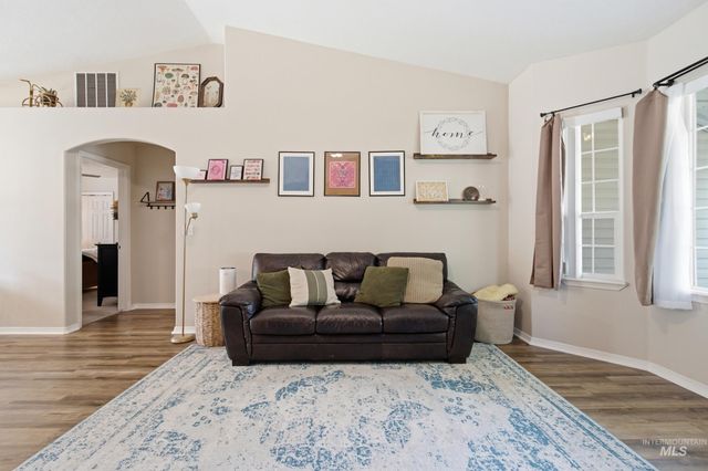 65 N Jefferson Pl, Nampa, ID 83651