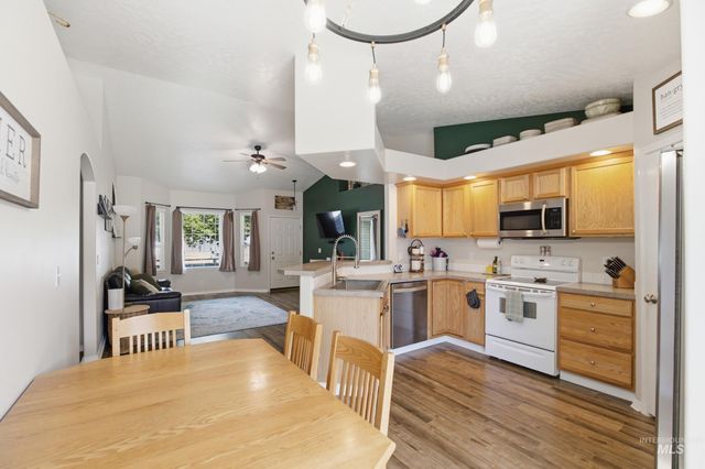 65 N Jefferson Pl, Nampa, ID 83651