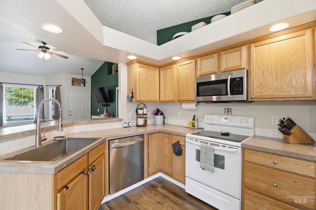 65 N Jefferson Pl, Nampa, ID 83651