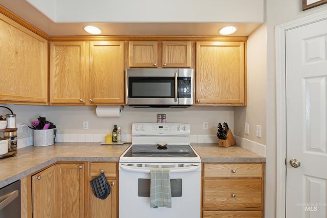 65 N Jefferson Pl, Nampa, ID 83651