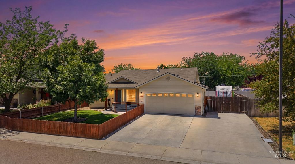 65 N Jefferson Pl, Nampa, ID 83651