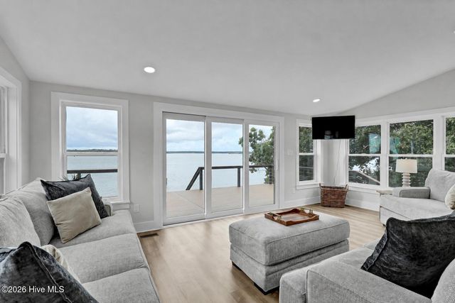 237 Riverside Drive, Sneads Ferry, NC 28460