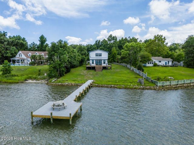 237 Riverside Drive, Sneads Ferry, NC 28460