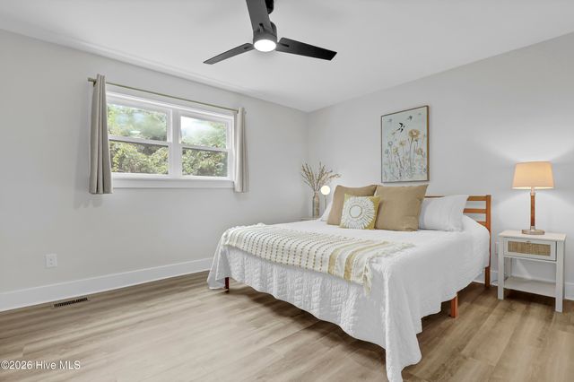 237 Riverside Drive, Sneads Ferry, NC 28460