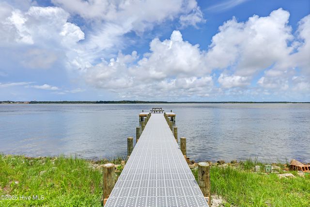 237 Riverside Drive, Sneads Ferry, NC 28460