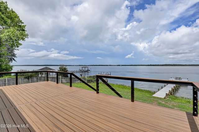 237 Riverside Drive, Sneads Ferry, NC 28460