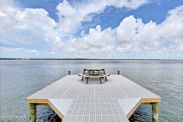 237 Riverside Drive, Sneads Ferry, NC 28460