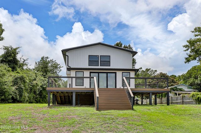 237 Riverside Drive, Sneads Ferry, NC 28460