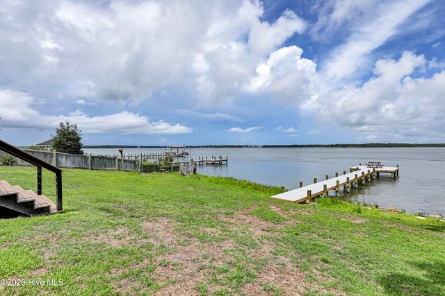 237 Riverside Drive, Sneads Ferry, NC 28460