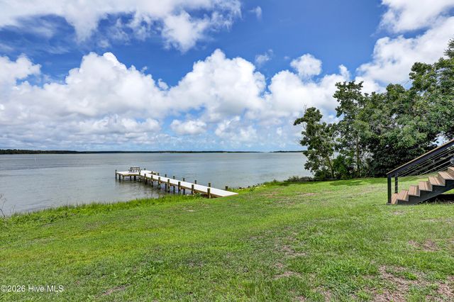 237 Riverside Drive, Sneads Ferry, NC 28460