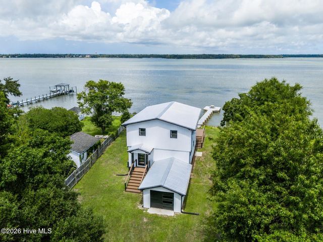 237 Riverside Drive, Sneads Ferry, NC 28460