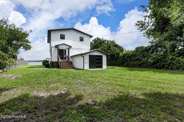 237 Riverside Drive, Sneads Ferry, NC 28460
