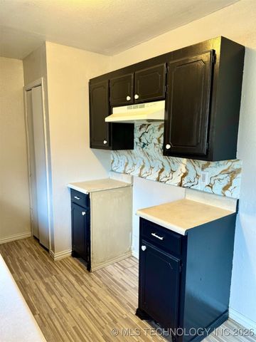 1408 Kiamichi Street, Hugo, OK 74743