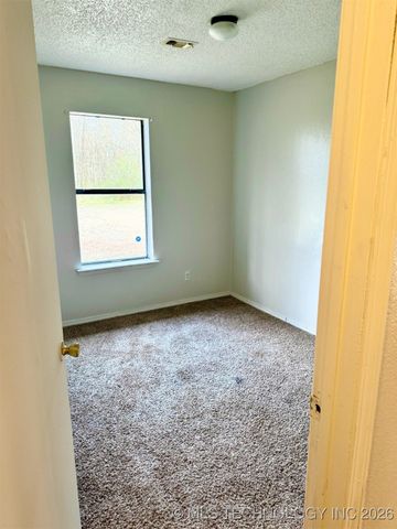 1408 Kiamichi Street, Hugo, OK 74743