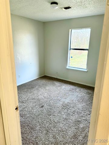 1408 Kiamichi Street, Hugo, OK 74743