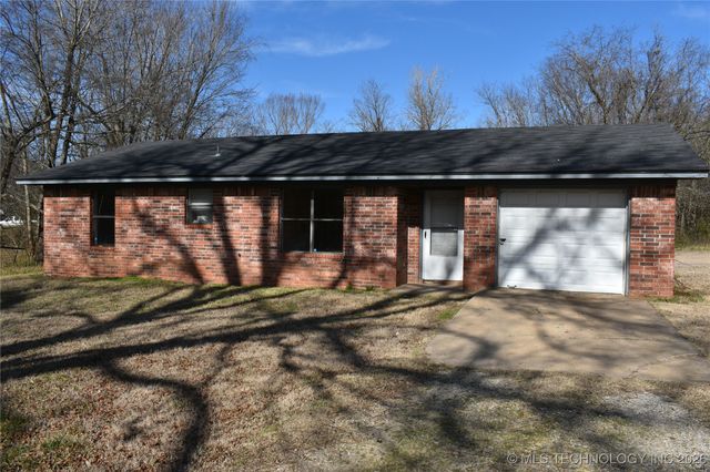 1408 Kiamichi Street, Hugo, OK 74743
