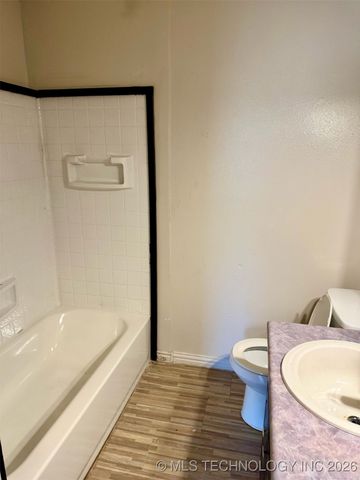 1408 Kiamichi Street, Hugo, OK 74743