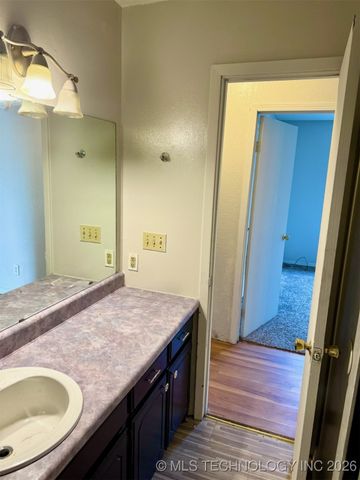 1408 Kiamichi Street, Hugo, OK 74743