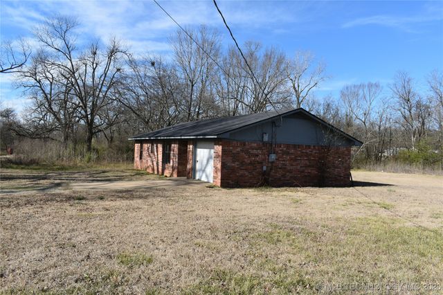 1408 Kiamichi Street, Hugo, OK 74743