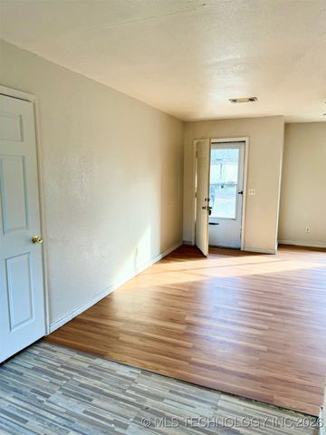 1408 Kiamichi Street, Hugo, OK 74743