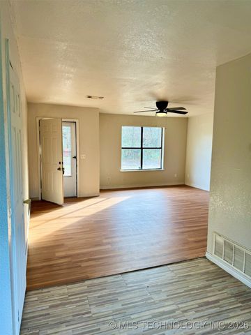 1408 Kiamichi Street, Hugo, OK 74743