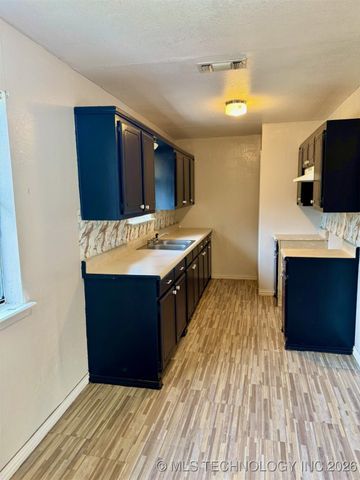 1408 Kiamichi Street, Hugo, OK 74743