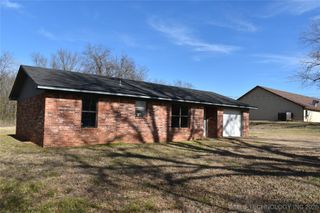 1408 Kiamichi Street, Hugo, OK 74743