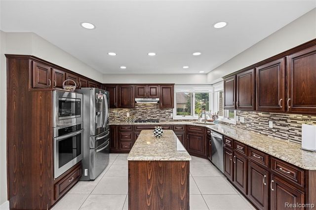 43352 Chardonnay Drive, Sterling Heights, MI 48314