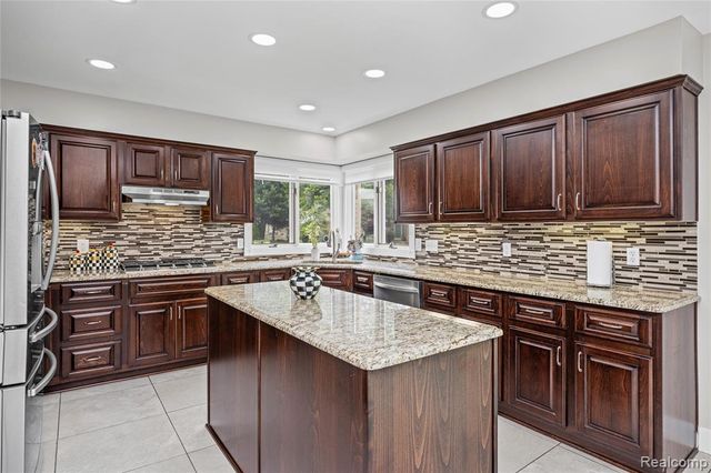 43352 Chardonnay Drive, Sterling Heights, MI 48314