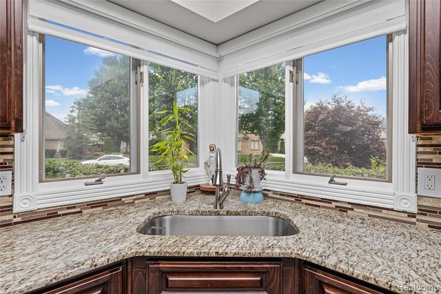 43352 Chardonnay Drive, Sterling Heights, MI 48314