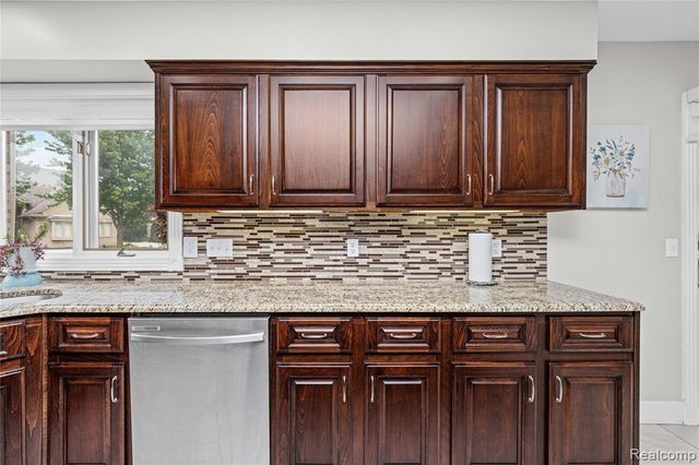 43352 Chardonnay Drive, Sterling Heights, MI 48314