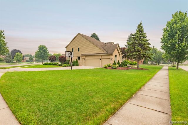 43352 Chardonnay Drive, Sterling Heights, MI 48314