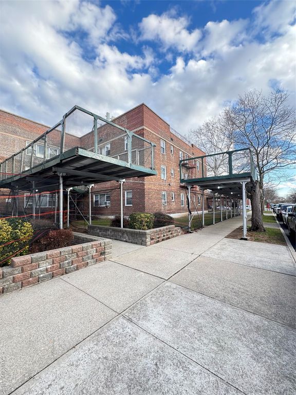 68-09 138th Street 2B, Flushing, NY 11367