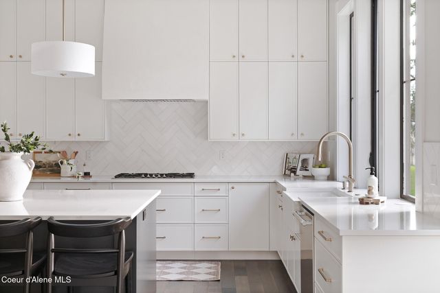 2114 W Boyles Ave, Hayden, ID 83835