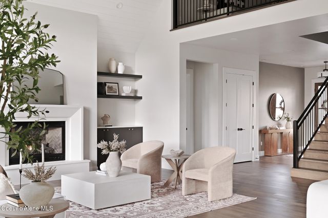 2114 W Boyles Ave, Hayden, ID 83835