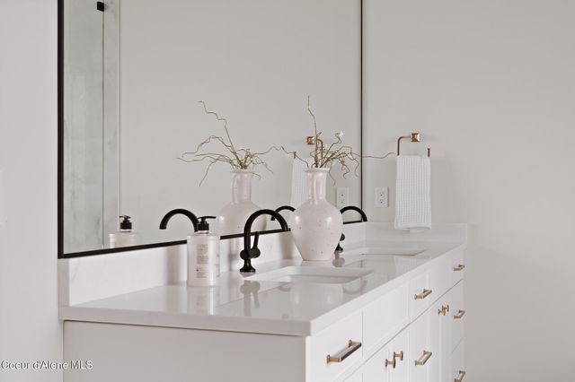 2114 W Boyles Ave, Hayden, ID 83835