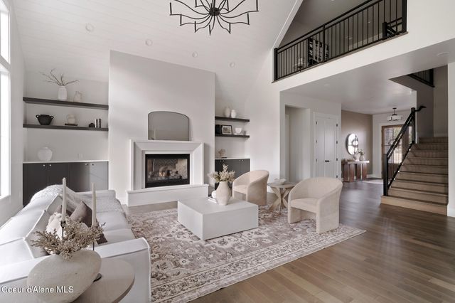 2114 W Boyles Ave, Hayden, ID 83835