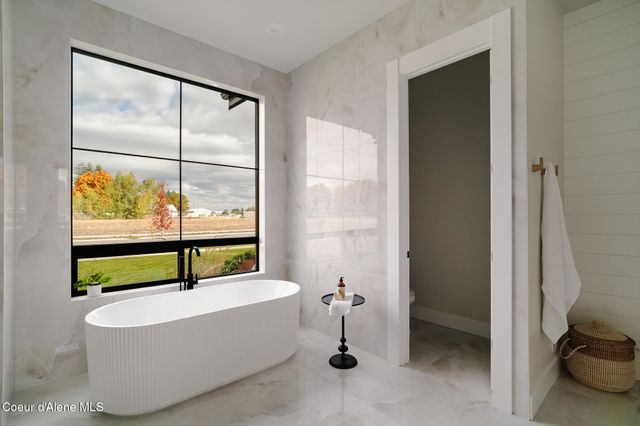 2114 W Boyles Ave, Hayden, ID 83835