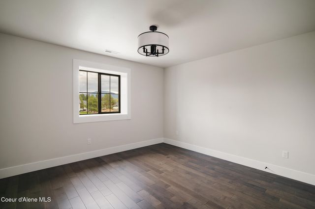 2114 W Boyles Ave, Hayden, ID 83835