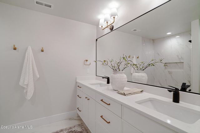 2114 W Boyles Ave, Hayden, ID 83835