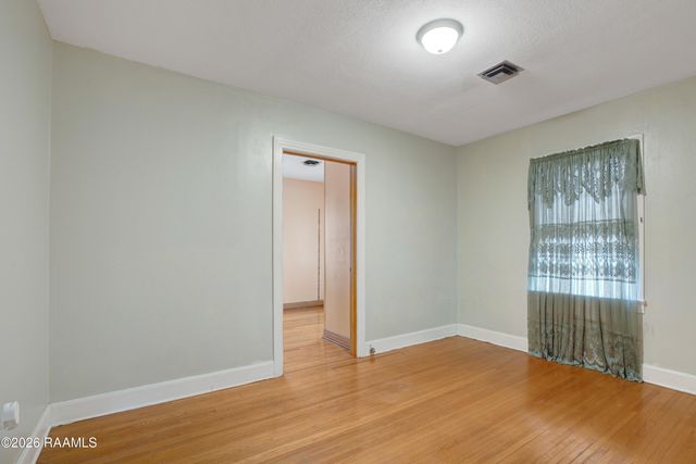 711 Maumus Street, New Iberia, LA 70560