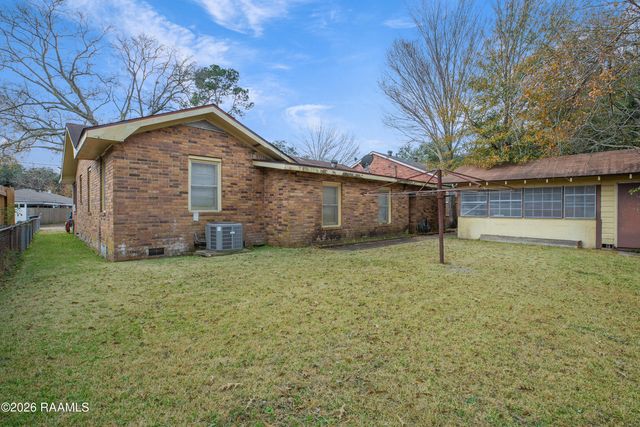 711 Maumus Street, New Iberia, LA 70560